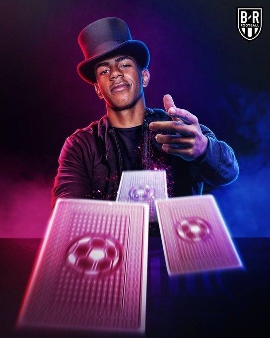 18岁230天！亚马尔首次戴帽，巴萨史上第一人，将破92年神纪录