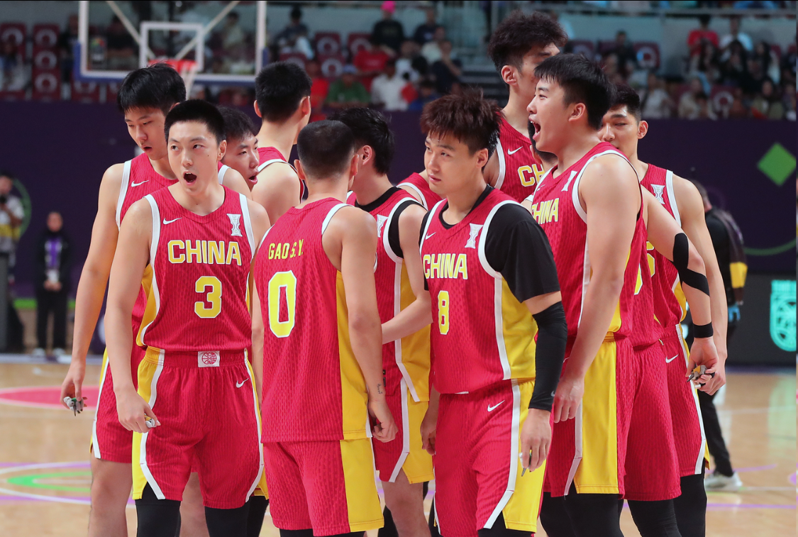 开云官网-每天补贴300！中国男篮除夕还在训练，球迷：假装努力
